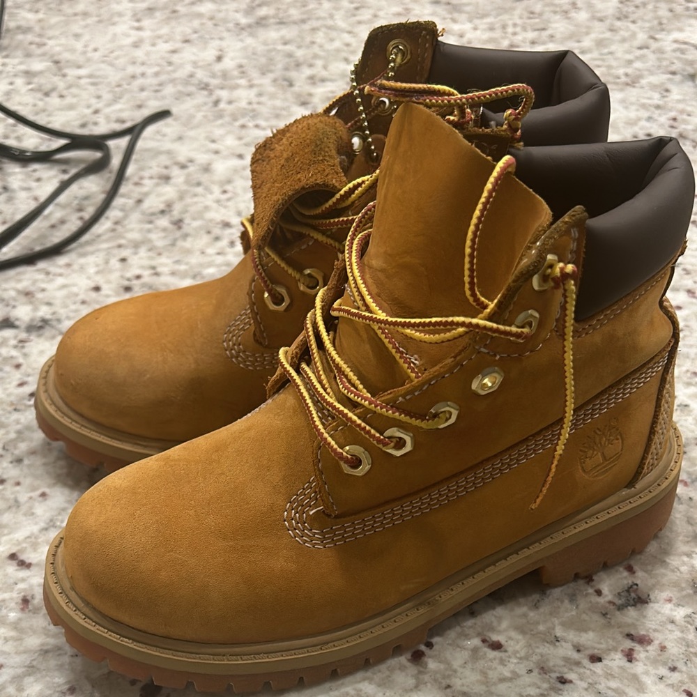 Boy Timnerland boots, very gently used. Sz 1.5